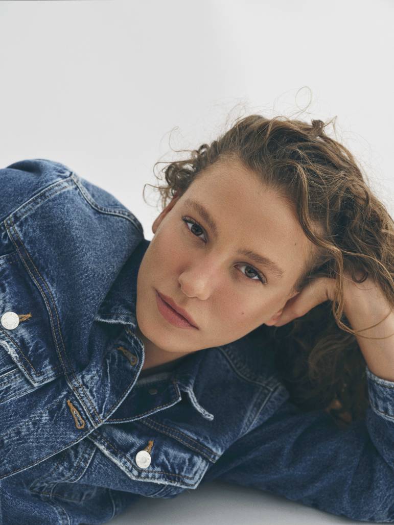 Serenay Sarıkaya Mavi reklamı yayında.